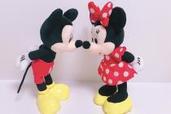 【TDR】ミッキーたちの手足が自由に動くぬいぐるみ「ポージープラッシー」で気軽に“ぬい撮り”を楽しもう