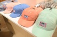 【「誕生50周年記念 ノンタン ずっとともだち!!!」展】シャーベットカラーが可愛いキャップも発見