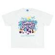 Tシャツ 4,500円｜東京ディズニーリゾート スペシャルイベント「サマー・クールオフat Tokyo Disney Resort」Mrs. GREEN APPLEコラボグッズ｜販売店舗：東京ディズニーランド「ディズニー＆カンパニー」、東京ディズニーシー「エンポーリオ」｜発売日：2025年7月24日（木）