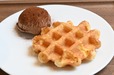 サクふわっなベルギーワッフルとチョコレートムース