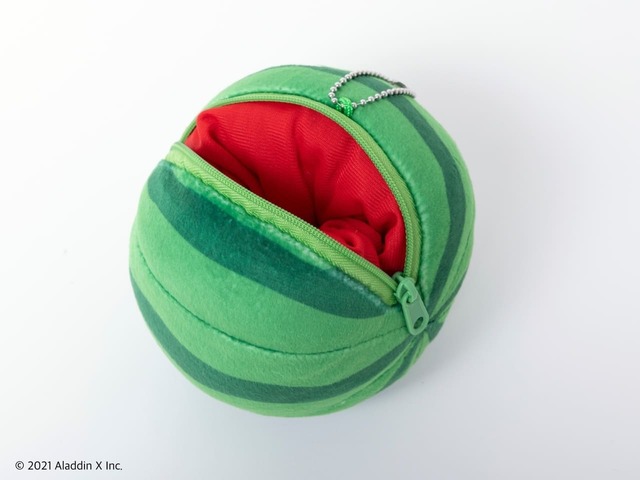 小物が入るポケット付き