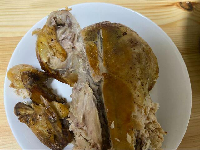 【ガスト 自家製ローストチキン】次に全体をバラしていきます