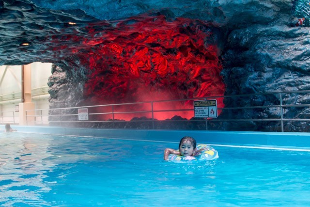 ボルケーノケーブ。子どもたちはドキドキ