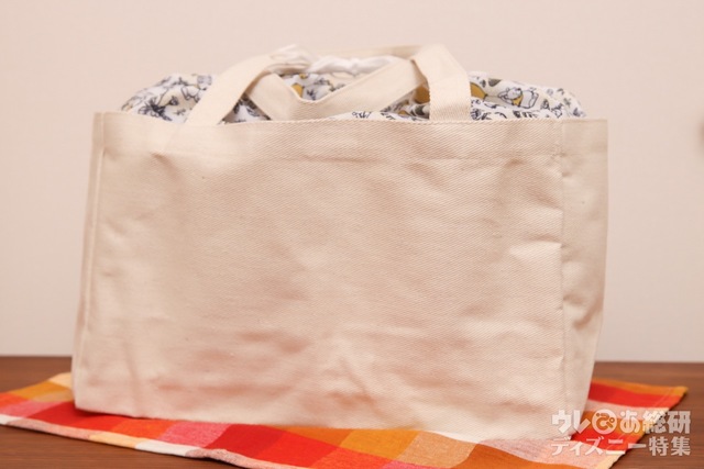 『steady. 2021年9月号』特別付録「くまのプーさんデザイン巾着カバー付き収納バッグ」