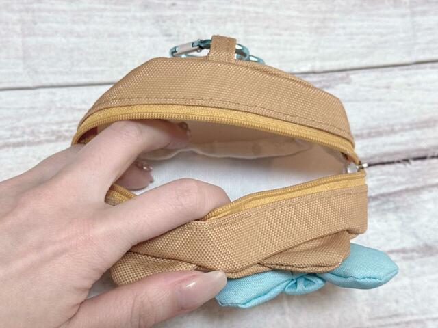 内側は仕切りなどはないシンプルな作り