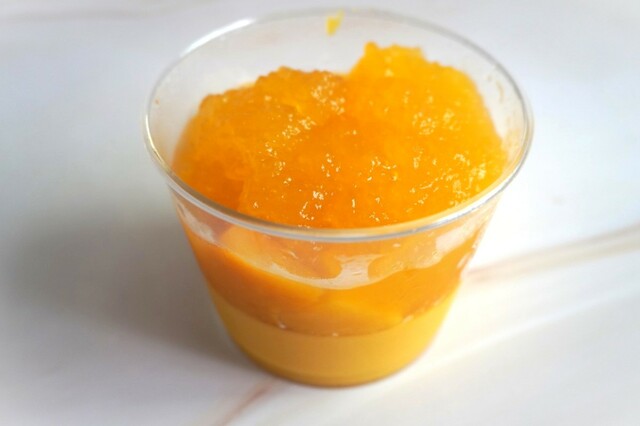 【成城石井】「マンゴープリンのパッションフルーツゼリーがけ」431円（税込）