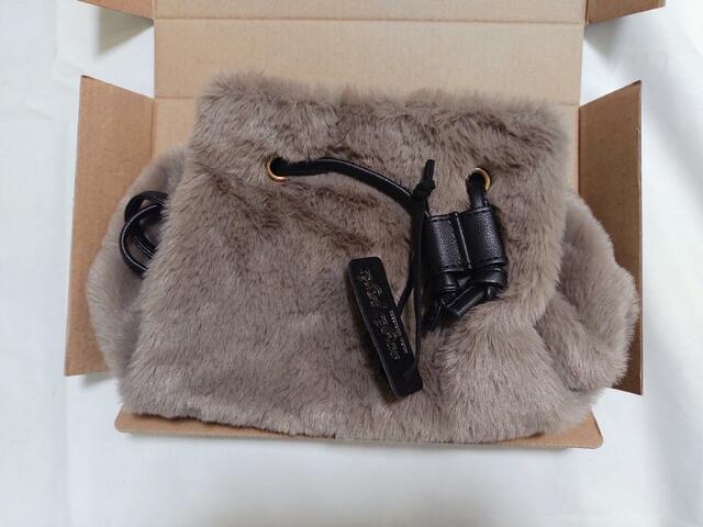 丁寧に梱包されている