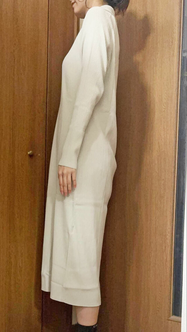【UNIQLO ハーフジップニットワンピース】身長170cm、XLサイズ着用。ストレートなシルエットのデザインなのでダボダボにはなりません