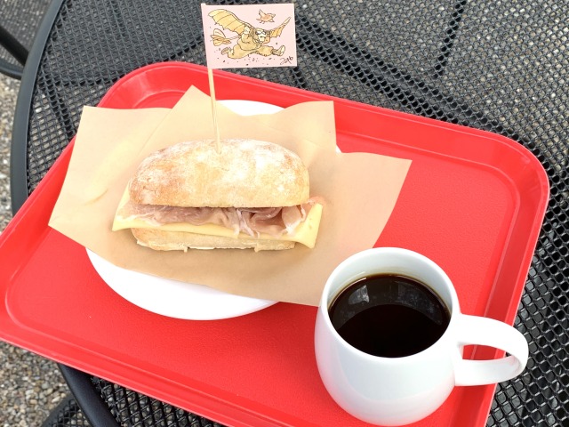 カフェ大陸横断飛行メニュー「生ハムとチーズのサンド」