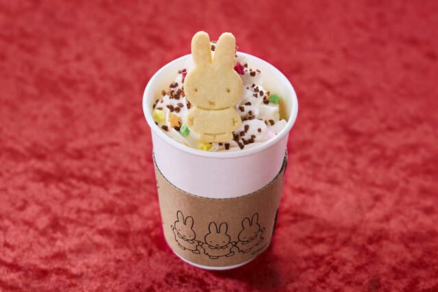 ミッフィーのクリスマスカップケーキ 1,300円｜ハウステンボス ミッフィークリスマスグルメメニュー