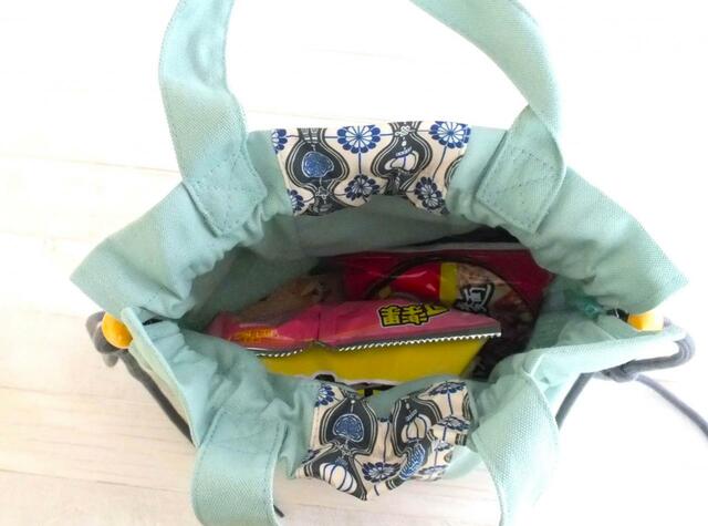 【カルディ台湾好吃！バッグ】巾着タイプなので中身が丸見えになる心配はありません