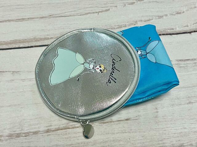 ポーチにはエコバッグがぴったり収まります！