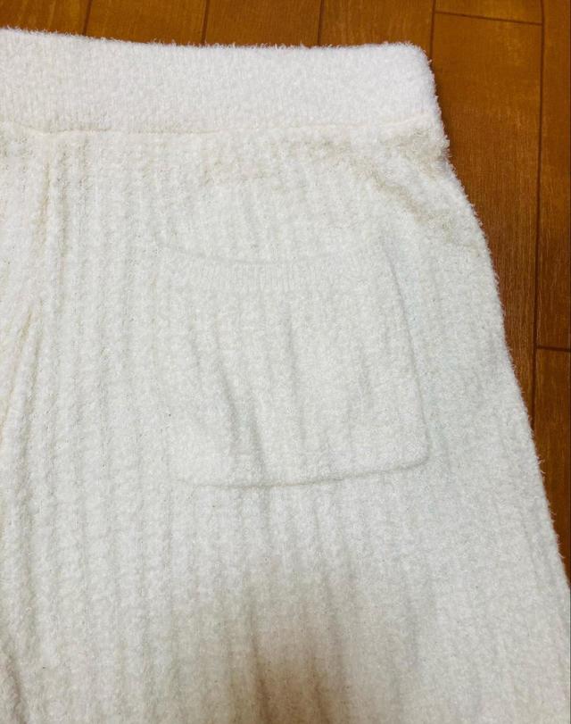 【GU もこもこフィールラウンジショートパンツ(セットアップ可能)】お尻にはポケットがあり携帯などの持ち運びにも便利