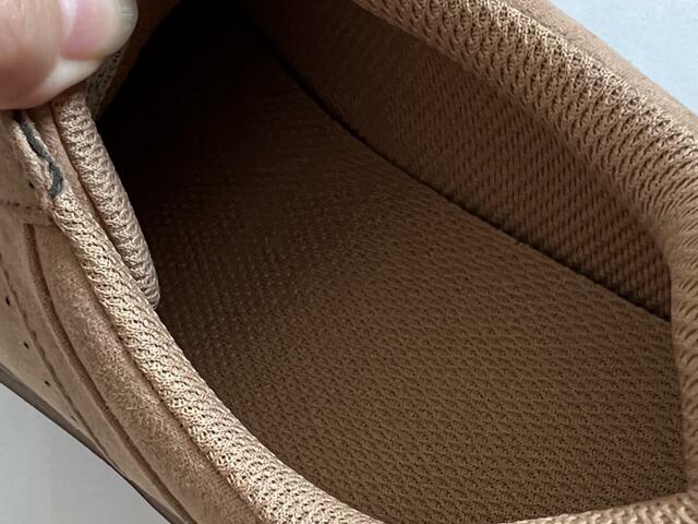 【GU ボリュームソールコートスニーカー】ふかふかのインソールで足が疲れにくい