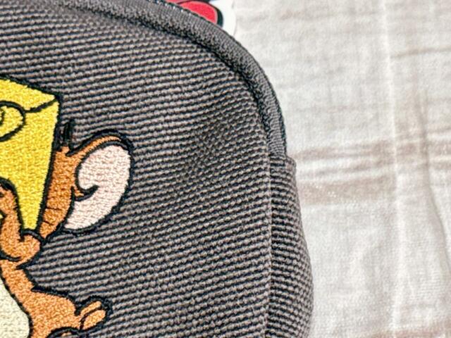 素材はポリエステル。厚手で丈夫な生地です