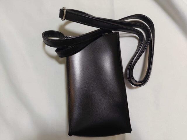 裏面は、シンプルな無地