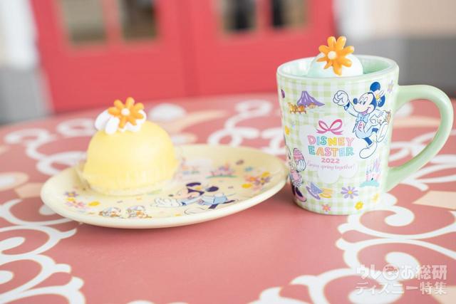 レアチーズムース＆オレンジゼリー、スーベニアカップ付き 900円｜レモン＆ハニームースケーキ、スーベニアプレート付き 900円