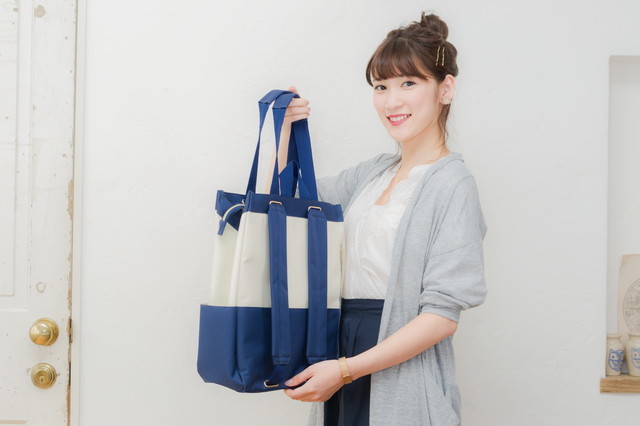 取っ手を引き出せばトートバッグに
