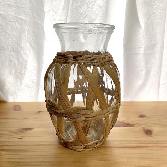 【3COINS（スリーコインズ） ヒヤシンスガラスフラワーベース】ナチュラルなインテリアにぴったりのデザイン