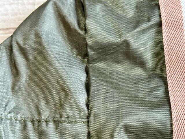 素材はポリエステル。丈夫なリップストップ生地です