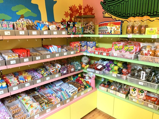 「猫かぶり姫」では駄菓子を購入できる