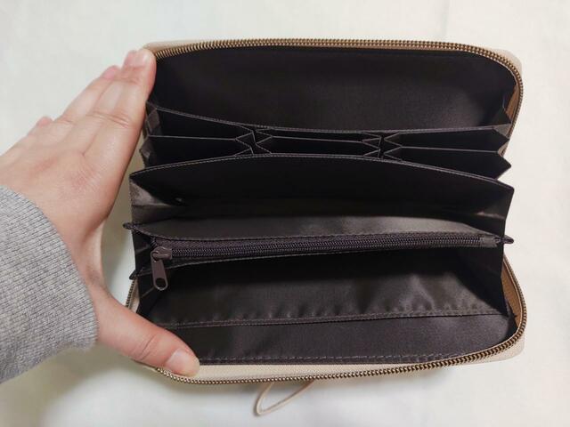 カードの仕分けがしやすいじゃばらポケット式仕様