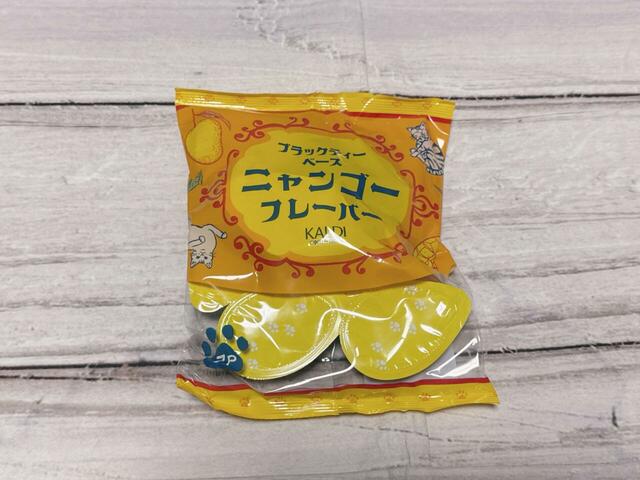 【カルディ　ネコバッグ／オリジナル ブラックティーベース ニャンゴーフレーバー（7個入）】マンゴーフレーバーの紅茶ベース。ポーションタイプのものが7個入っています