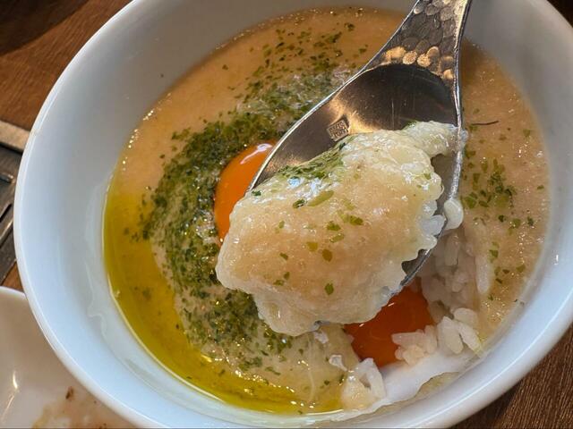 【プレミアムカルビ　こだわり新鮮たまごのトリュフ香るとろろごはん】ふわとろ食感とごはんが絶妙なハーモニー