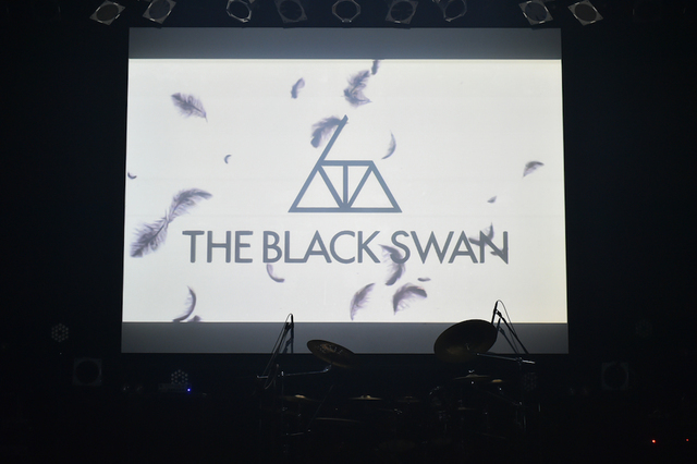 THE BLACK SWAN／撮影・スズキメグミ