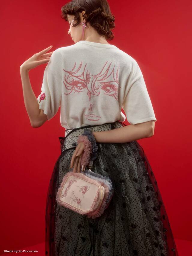 【スナイデル ホーム×ベルサイユのばら】「【ベルサイユのばら】フリルポーチ」6,160円（カラー展開：LPNK / LBLU ）