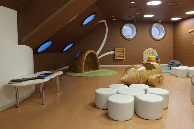 小学生未満なら、キッズスペースで遊べます。