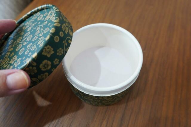 ふたを開けたところ【ヴィンテージグレース　ボックス　ラウンド】