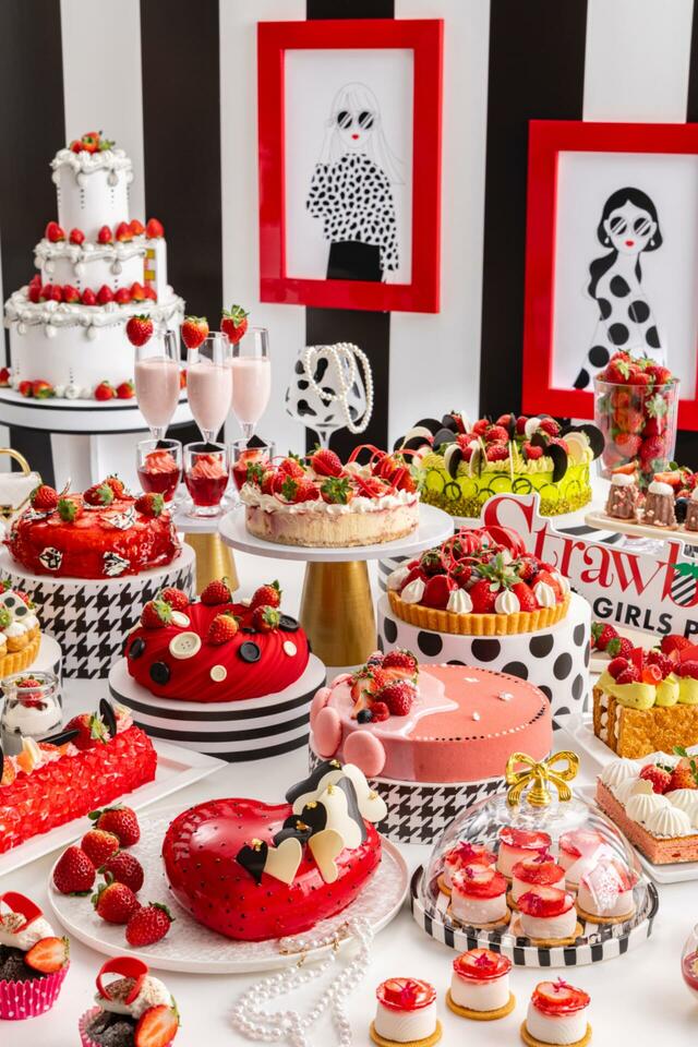 「『ストロベリーモノクロ・ガールズパーティー』スイーツビュッフェ」<期間:2025年12月27日~2026年5月上旬頃まで>【モノクロームのおしゃれ空間でいちごスイーツを満喫♪「ヒルトン東京」で“アジョリーコラボスイーツ”も楽しめる苺ビュッフェ開催!】