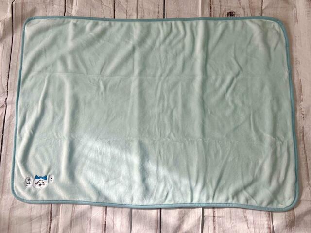 ブランケットのサイズは幅100cm×奥行き70cmの小さめサイズ