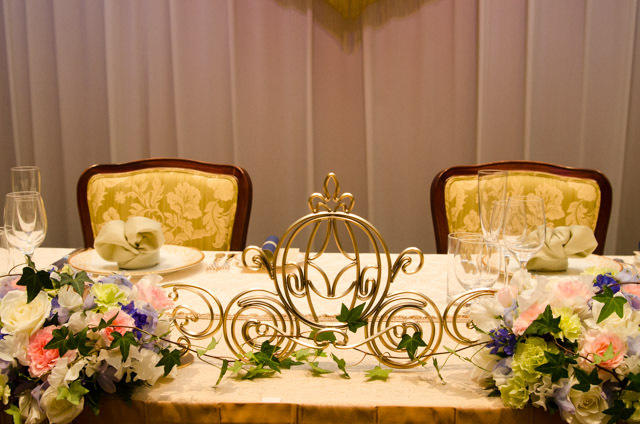 東京ディズニーランドホテル宴会場「シンデレラドリーム」でのウェディングプログラム「ディズニー・ロイヤルドリーム・ウェディング」©Disney