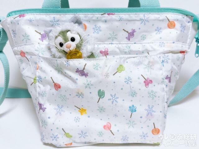 深い内ポケットが便利