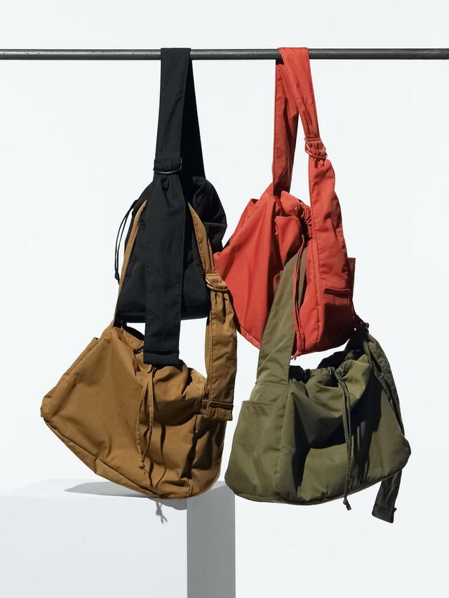 「ソフトパフィーショルダーバッグ」2,990円（税込）