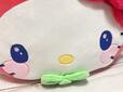 お顔はアップリケと刺しゅうで表現されており、仕上がりも美しく◎【しまむら ダイカットクッション(ハローキティ)】