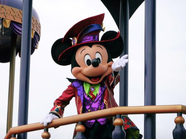 東京ディズニーランド「ザ・ヴィランズ・ハロウィーン“Into the Frenzy”」の模様:東京ディズニーリゾートのハロウィーン Ⓒ Disney