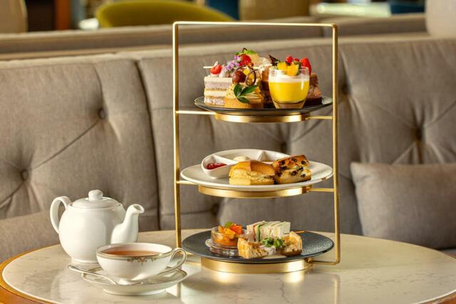 「和栗や紫芋などのスイーツを存分に味わえるアフタヌーンティー」＜期間：2025年10月1日〜11月30日＞【“栗・芋・かぼちゃ×濃厚ショコラ”の魅惑のスイーツの饗宴♪ナイトスイーツブッフェ「Sweets Parade」で秋の夜長を大満喫！】