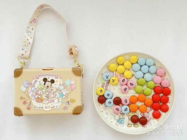 「 ダッフィー＆フレンズのフロム・オール・オブ・アス 」カラフルチョコレート、ミニスナックケース付きスーベニア