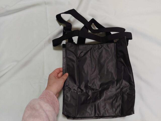 裏面は、シンプルな無地