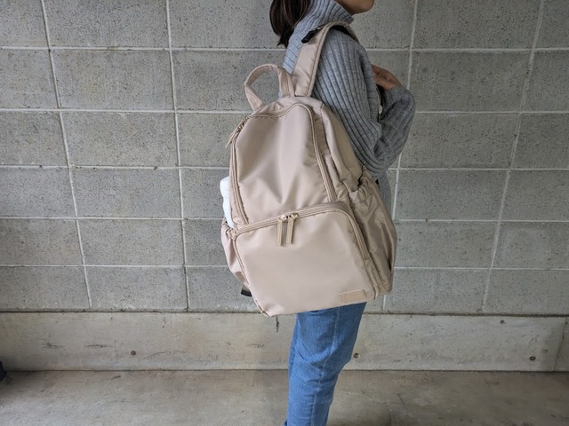 【ハニーズ 機能性多ポケットリュック】ショルダーストラップは幅広なので肩にかかる重みが分散され、1日背負っても負担になりませんでした!