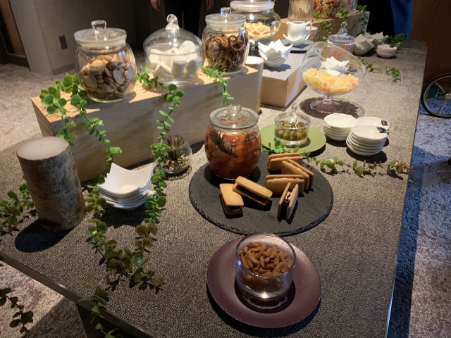 ちょこっとしたおつまみも用意されている