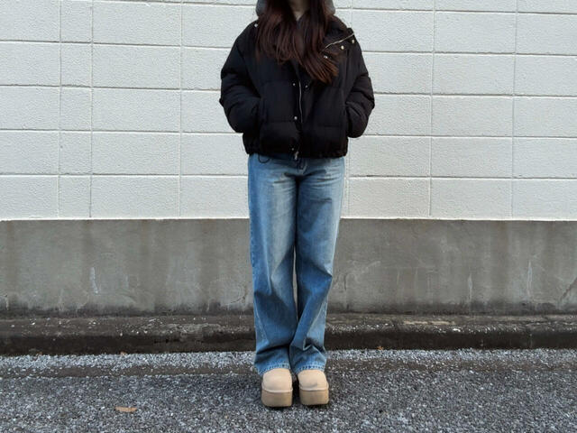 身長155cmの筆者が着用してみました。マットな質感の生地がおしゃれ！