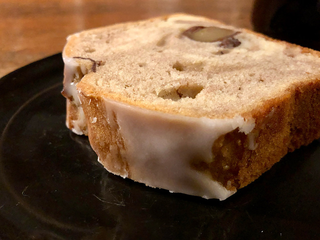 【スターバックスコーヒー　マロンパウンドケーキ】白いシュガーリングの見た目とシャリシャリ食感&甘さがいいアクセント