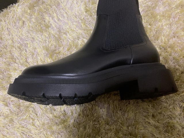 【GU リブニットソックスブーツ】少し大きめの作りなので、秋冬用の厚い靴下と合わせても問題なく履けました!