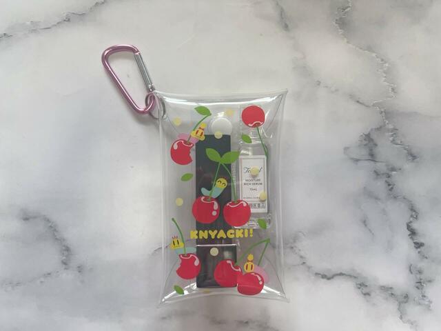 口紅と目薬がぴったり入るサイズ感