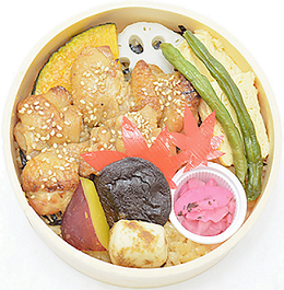 〈おこわ 米八〉徳島阿波すだち鶏のまん丸丼