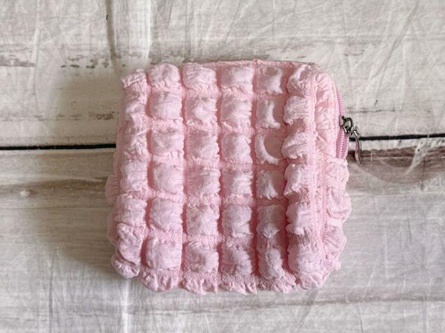 背面は装飾がないシンプルなデザイン